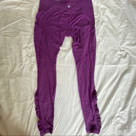 Purple lululemon leggings with pockets - Picture 4 of 6